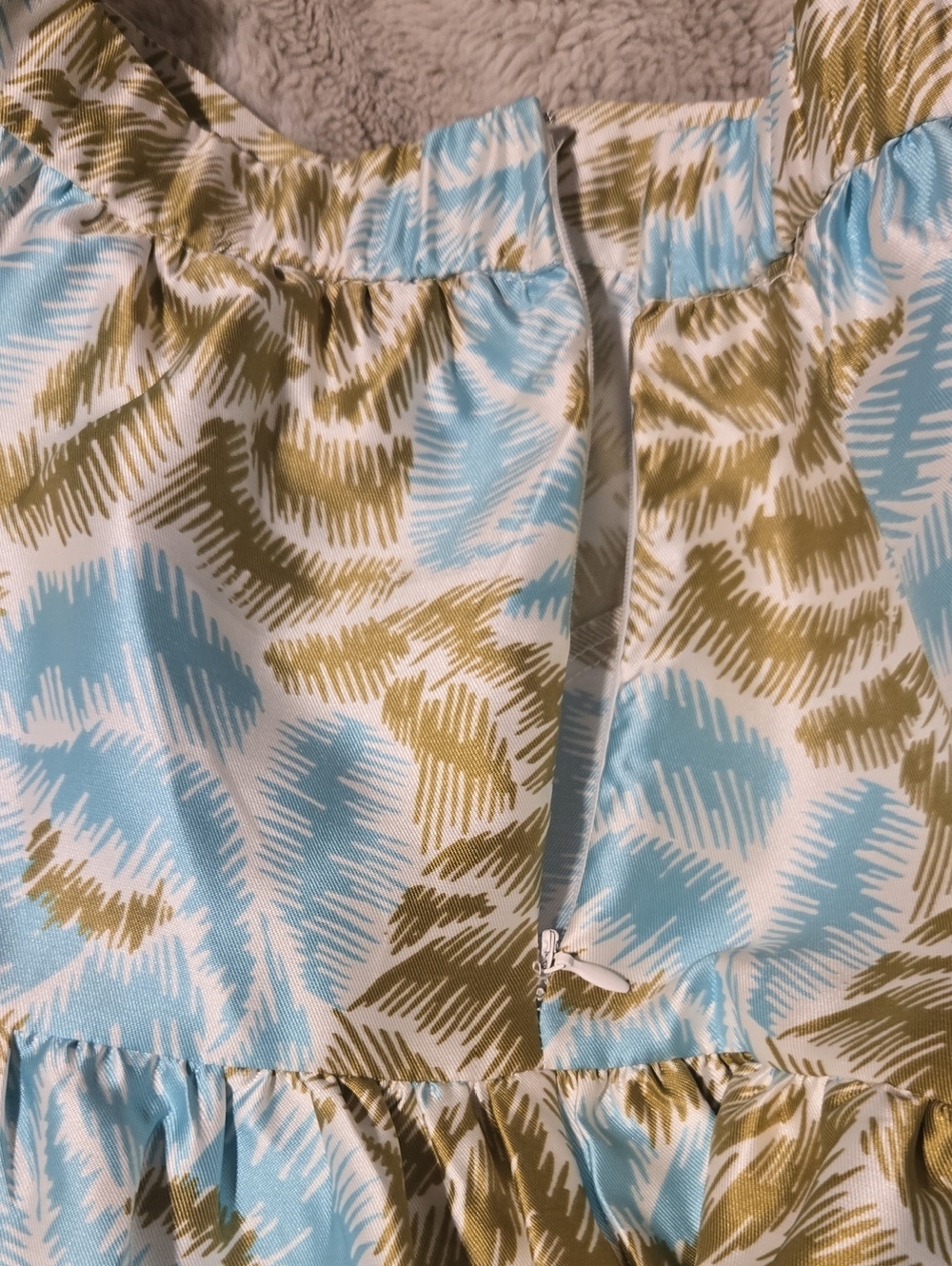 1 State Two-Piece Floral Crop Top & Skirt Set in Light Blue and Olive M - Picture 5 of 6